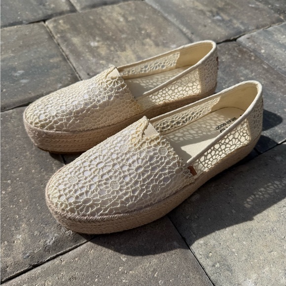 Toms Shoes - TOMS Women's Lace Espadrilles in Cream